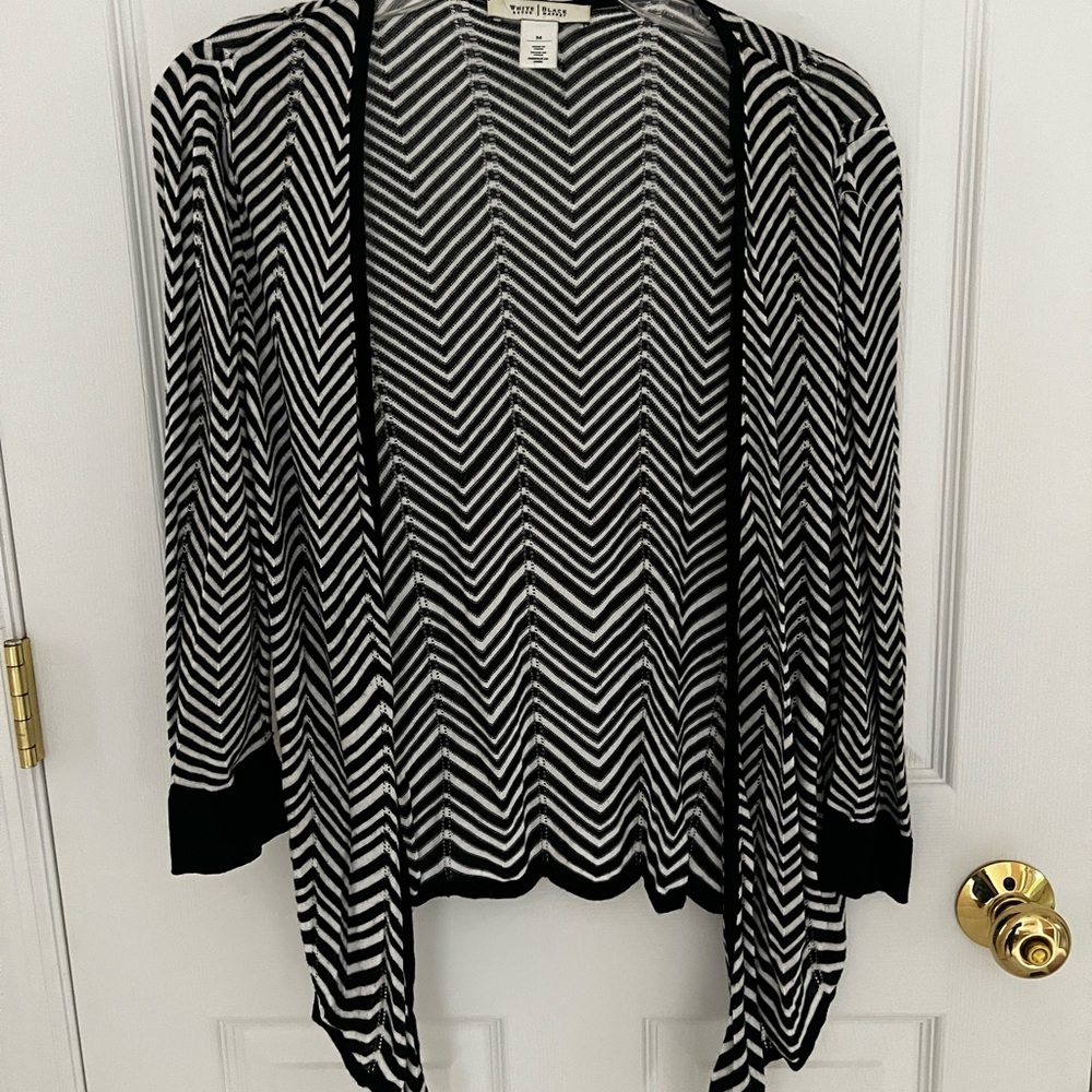 WHITE HOUSE BLACK MARKET, black/white chevron pattern cardigan, longer front, M